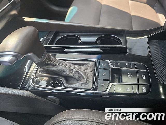 Kia K7 2019 — photo 11