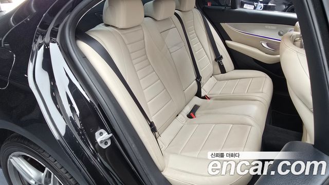 Mercedes-Benz E-Class 2019 — photo 12
