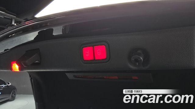 Mercedes-Benz E-Class 2019 — photo 20