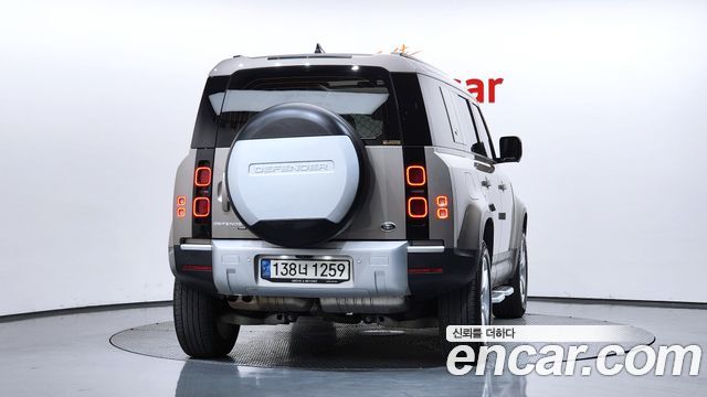Land Rover Defender 2023 — photo 4