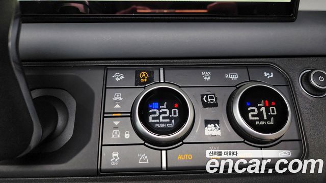 Land Rover Defender 2023 — photo 18