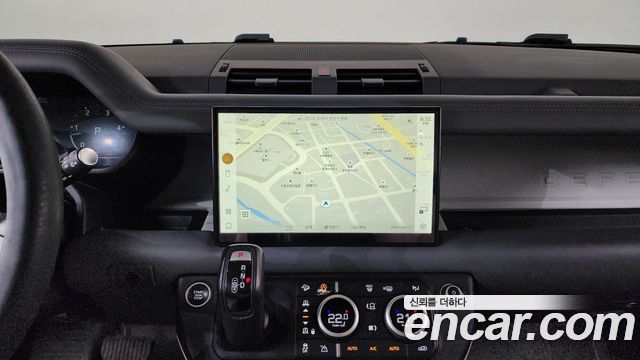 Land Rover Defender 2023 — photo 19