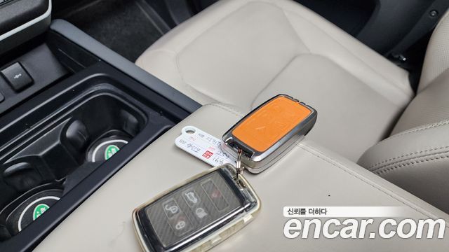 Land Rover Defender 2023 — photo 22