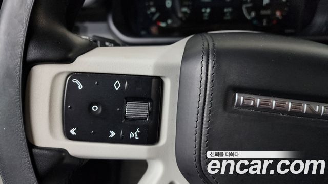 Land Rover Defender 2023 — photo 24