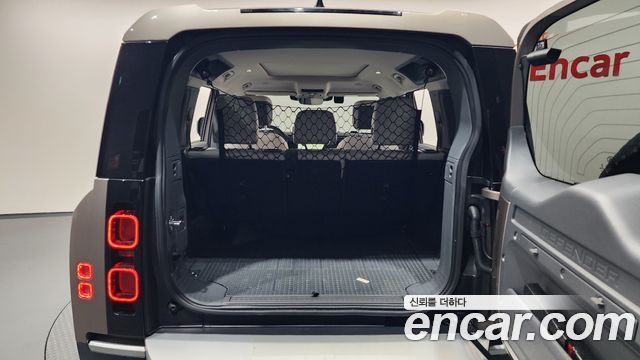 Land Rover Defender 2023 — photo 26