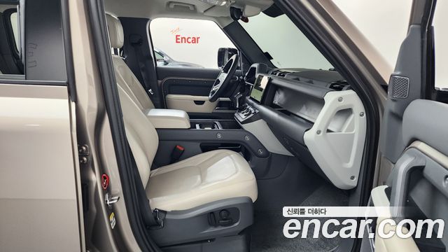 Land Rover Defender 2023 — photo 16