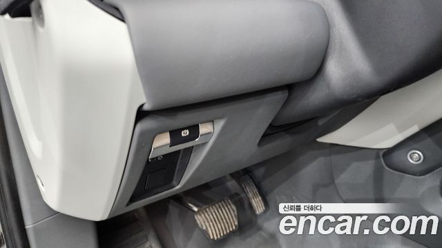 Land Rover Defender 2023 — photo 28