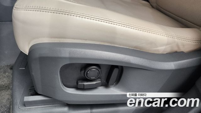 Land Rover Defender 2023 — photo 33