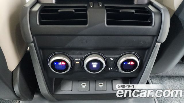 Land Rover Defender 2023 — photo 38