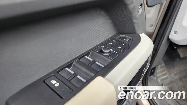 Land Rover Defender 2023 — photo 40