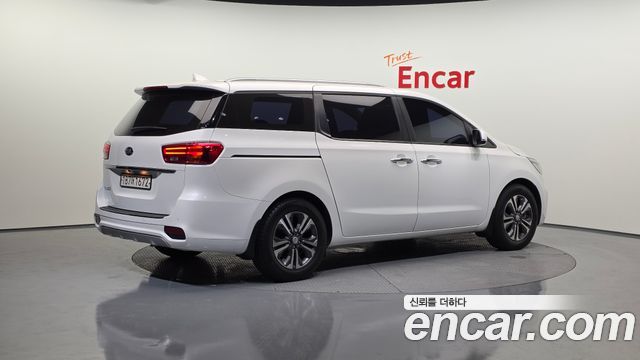 Kia Canival 2020 — photo 2
