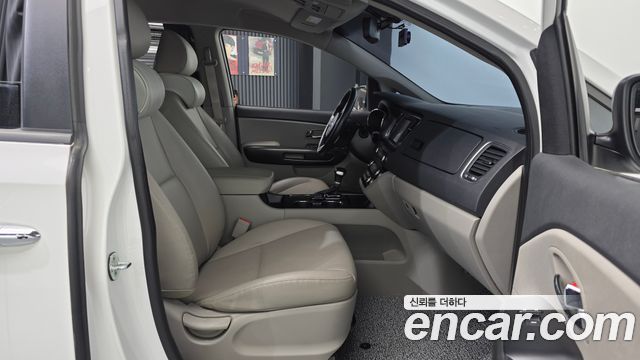 Kia Canival 2020 — photo 16