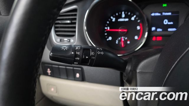 Kia Canival 2020 — photo 34