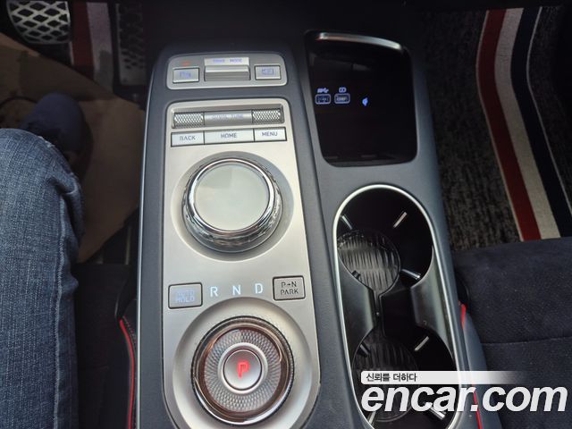 Genesis GV70 2021 — photo 11