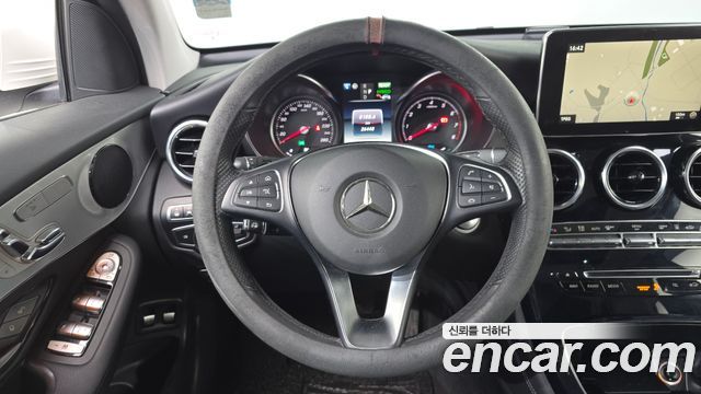 Mercedes-Benz GLC-Class 2019 — photo 19