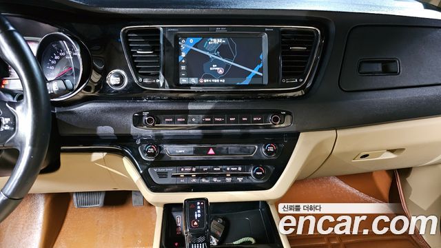 Kia Canival 2019 — photo 15