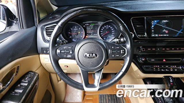 Kia Canival 2019 — photo 16