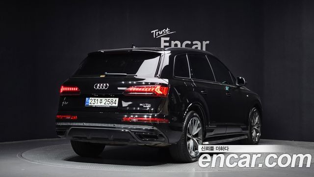 Audi Q7 2023 — photo 2