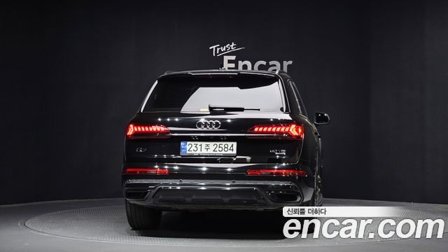 Audi Q7 2023 — photo 4