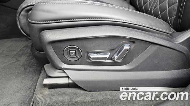 Audi Q7 2023 — photo 28