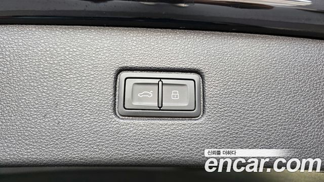 Audi Q7 2023 — photo 31