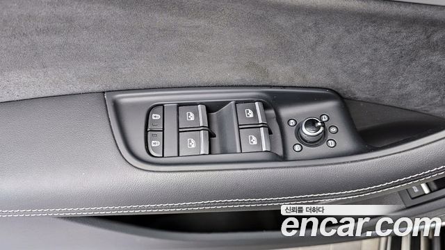 Audi Q7 2023 — photo 35