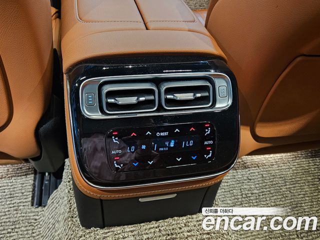 Mercedes-Benz S-Class 2022 — photo 16