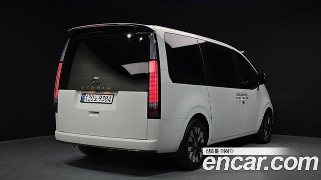 Hyundai Staria 2022 — photo 2