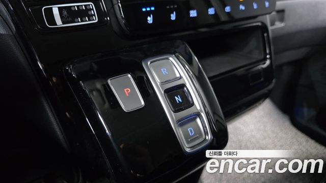 Hyundai Staria 2022 — photo 9