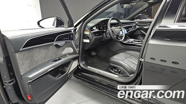 Audi A8 2021 — photo 13