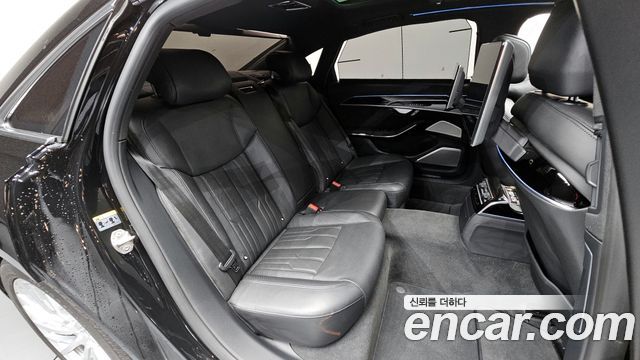Audi A8 2021 — photo 17