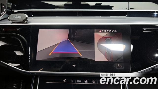 Audi A8 2021 — photo 21