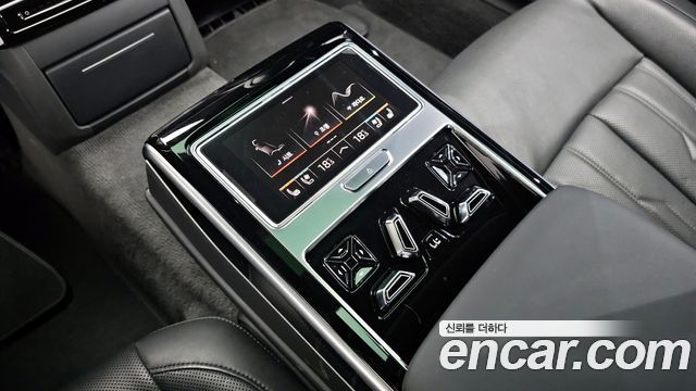 Audi A8 2021 — photo 23