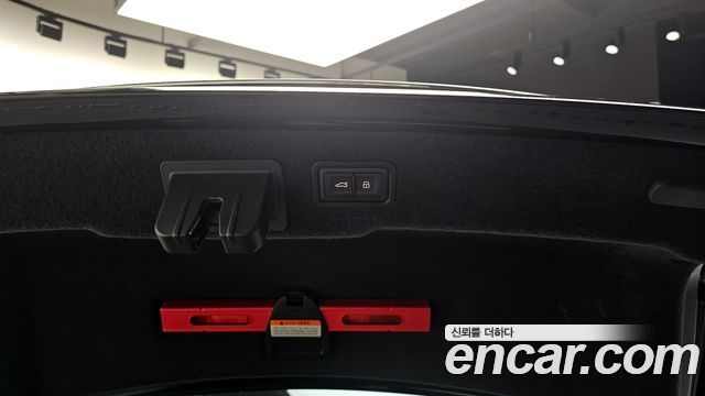 Audi A8 2021 — photo 26