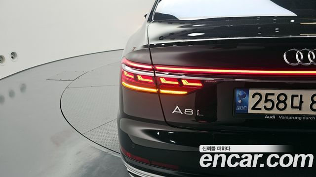 Audi A8 2021 — photo 9