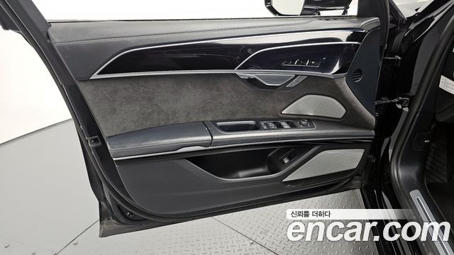 Audi A8 2021 — photo 14