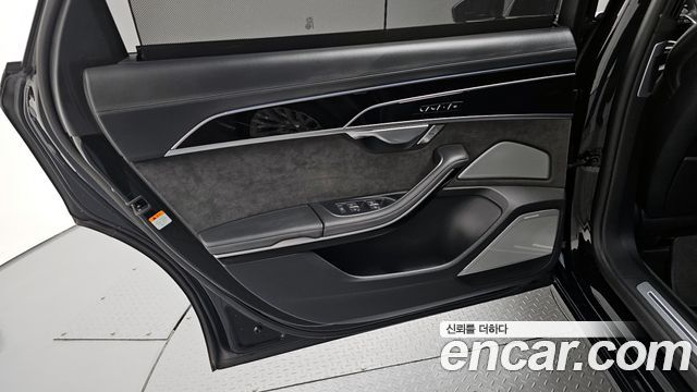 Audi A8 2021 — photo 15
