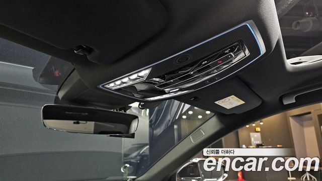 Audi A8 2021 — photo 27