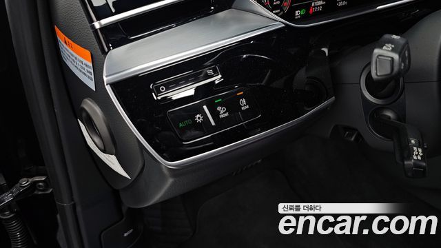 Audi A8 2021 — photo 28