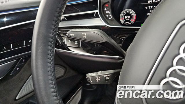 Audi A8 2021 — photo 30