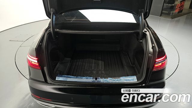 Audi A8 2021 — photo 36