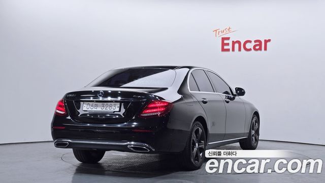 Mercedes-Benz E-Class 2017 — photo 2