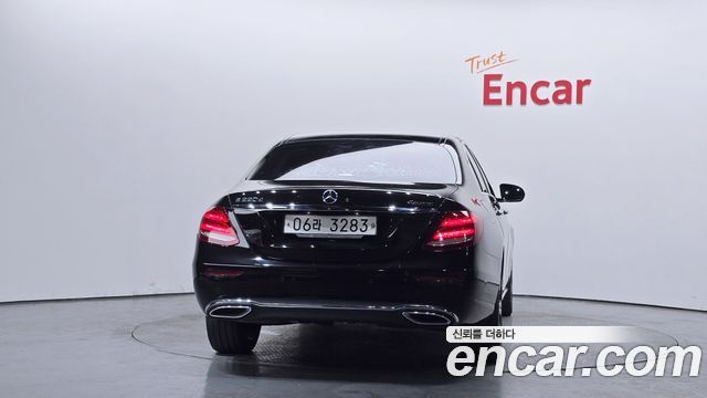 Mercedes-Benz E-Class 2017 — photo 4