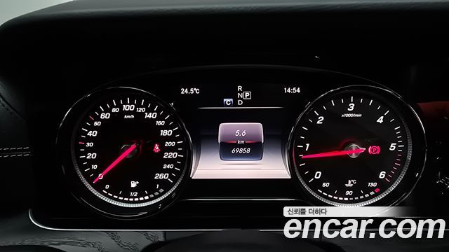 Mercedes-Benz E-Class 2017 — photo 8