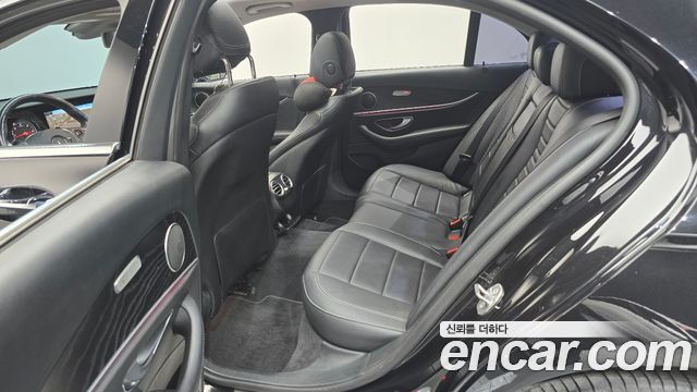 Mercedes-Benz E-Class 2017 — photo 11