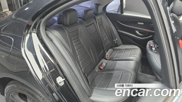 Mercedes-Benz E-Class 2017 — photo 12