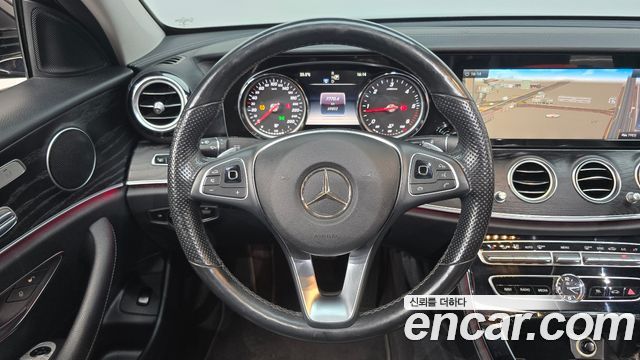 Mercedes-Benz E-Class 2017 — photo 13