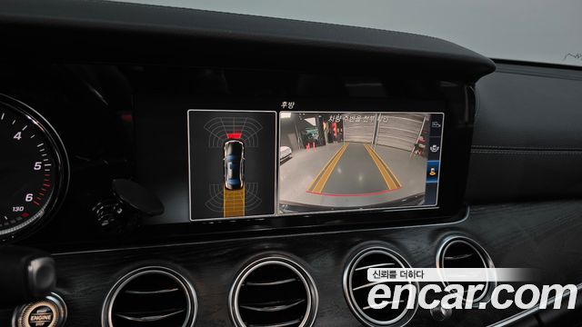 Mercedes-Benz E-Class 2017 — photo 14