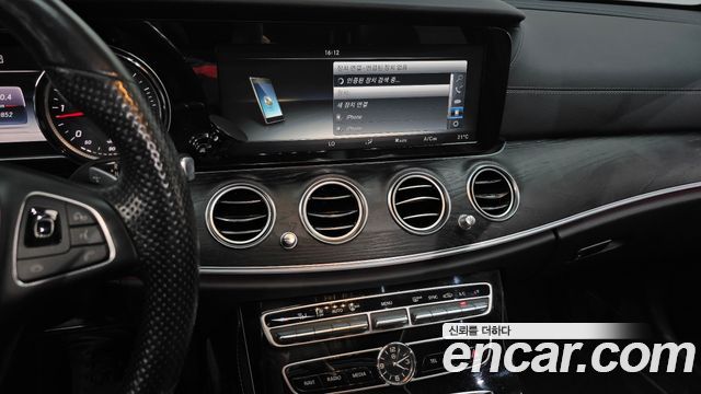 Mercedes-Benz E-Class 2017 — photo 15