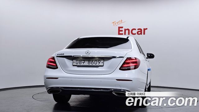Mercedes-Benz E-Class 2017 — photo 4